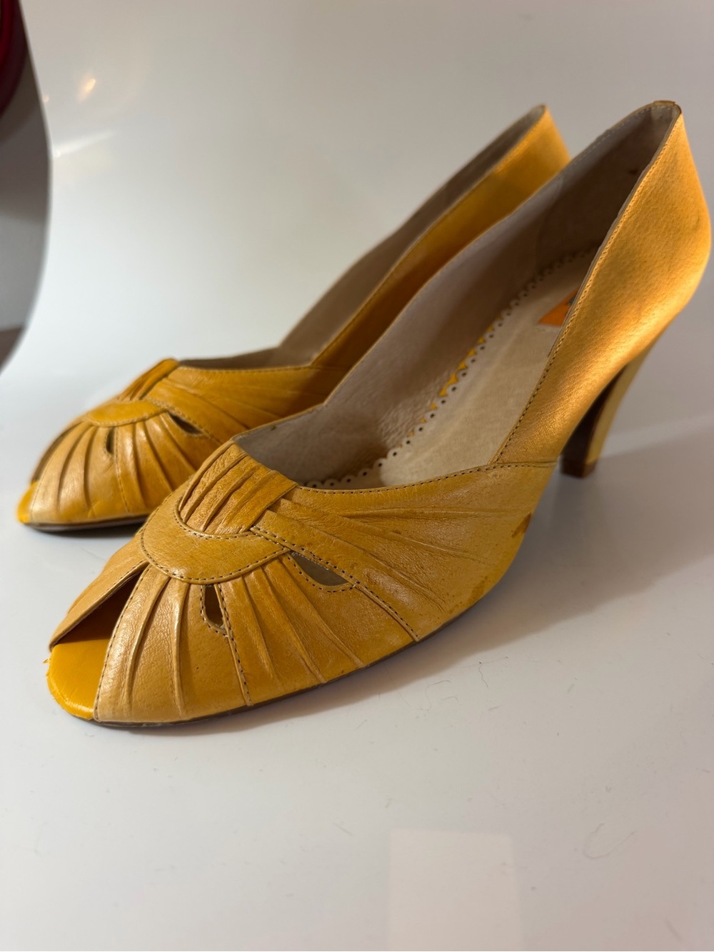 Miz Mooz Mustard Yellow Leather Peep Toe Pumps Heels Sz 10 / 41 Retro